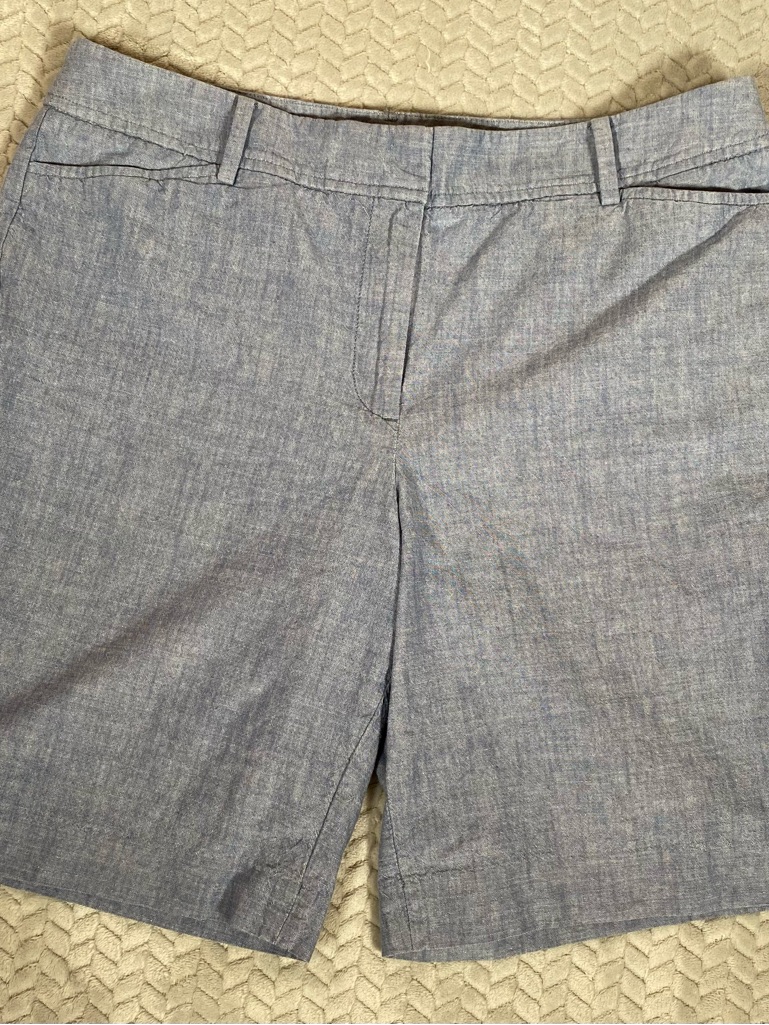 Talbots 12 Petite Perfect Short 8 Inseam Light Blue Chambray Bermuda Shorts